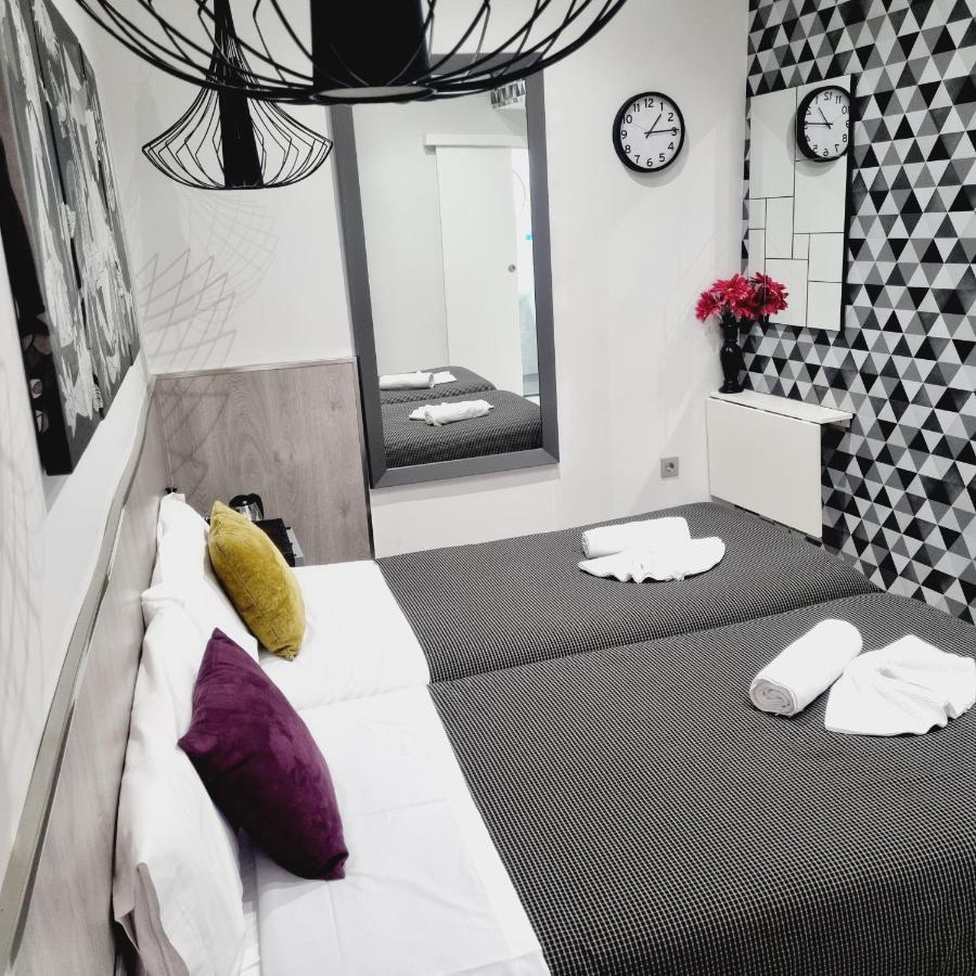 Hostal Lauria Μαδρίτη Εξωτερικό φωτογραφία
